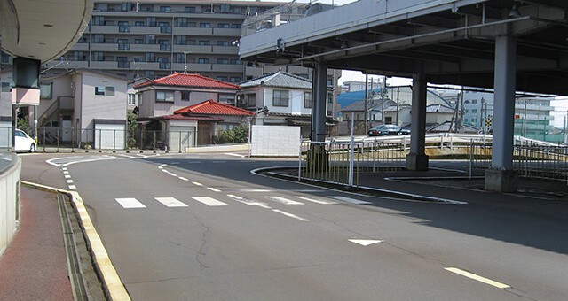 教習コースは広々とした2階建